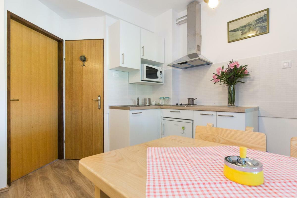 Pape Punat Apartmani I Sobe Exteriör bild